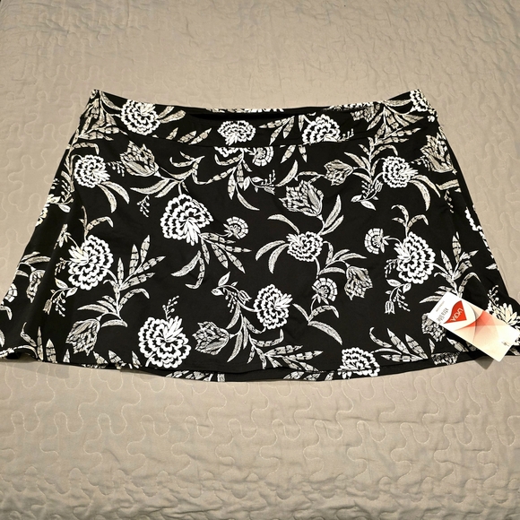 Lands End Womens Swim Skirt Floral Swim Bottoms Black & White NWT Size 22 W - Picture 2 of 9